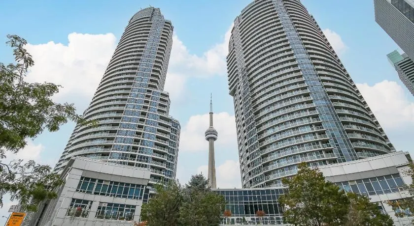 Panoramic Lakeview Resort Living 3BDR with Gym, Pool, Free parking - Image 1