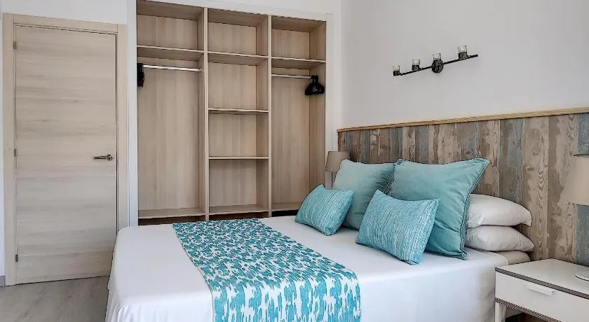 Apartamentos Las Palmeras - Image 1