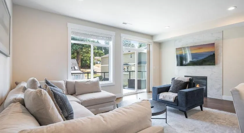 Perch - Modern Seattle Retreat w/ AC, Garage & Decks - Image 1
