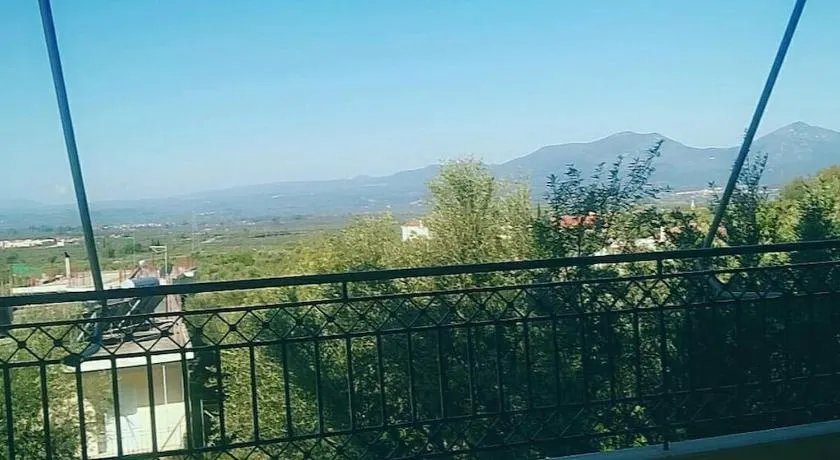 Μεζονέτα 5 υπνοδωμάτια, πλήρως εξοπλισμένη και με φορτιστή ηλεκτρικού αυτοκινήτου - Image 1