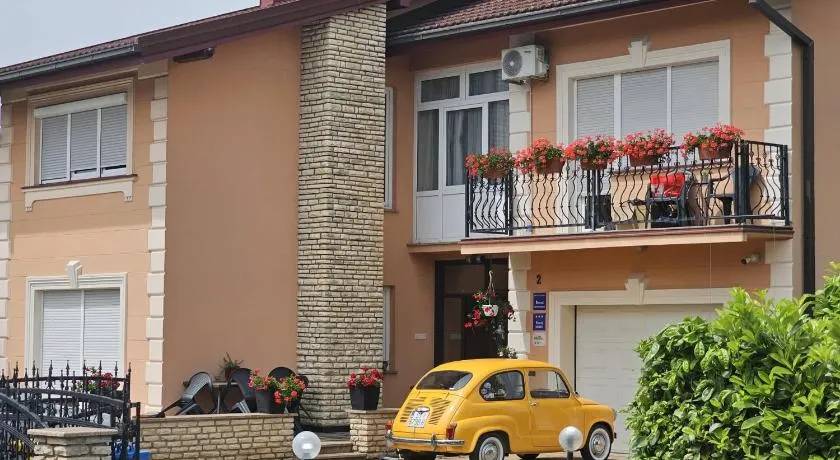 Apartmani i Sobe Kočiš - Image 1