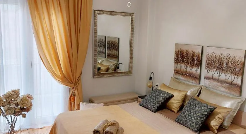 Antigonidon Square Luxury Apartment - Image 1