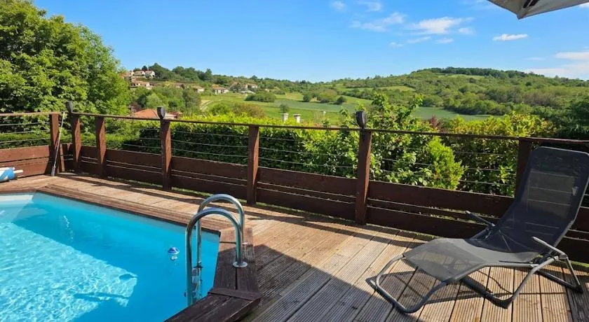 Chatel-guyon : Appart cosy avec place de parking et piscine pres des thermes - Image 1