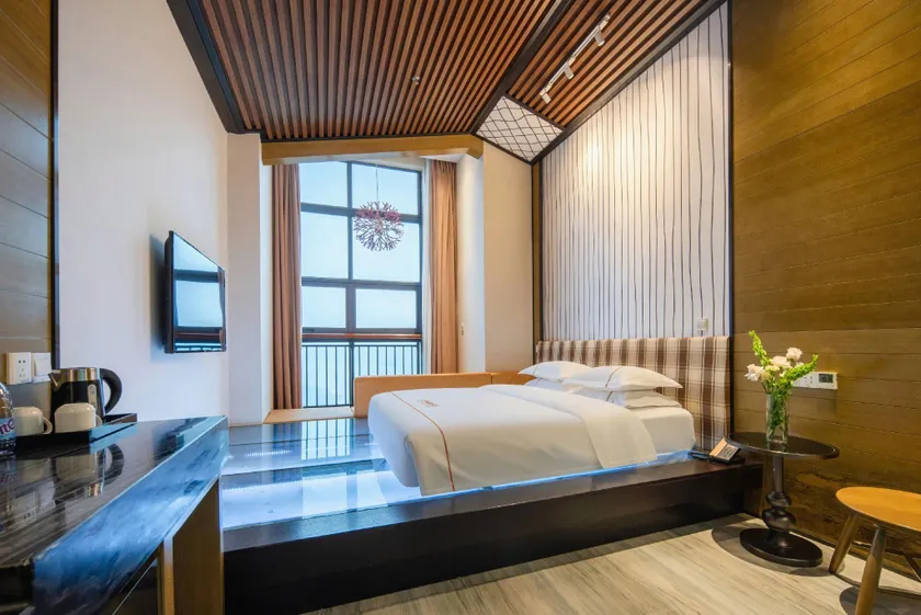 Lanting Wanpan Hotel - Image 1
