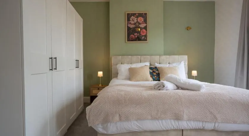Honeycomb Cottage 3-Bed Ashbourne Retreat - Image 1