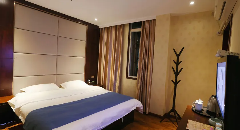 Sapphire Hotel (Olive Square Branch) - Image 1