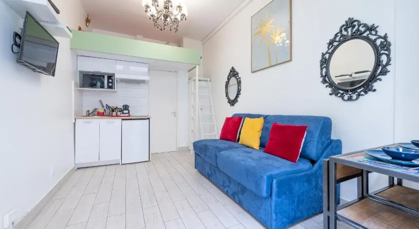 Little boudoir of Paris Champs-Elysées - Image 1