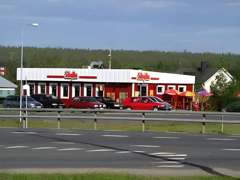 Sangis Motell och Camping - Image 1