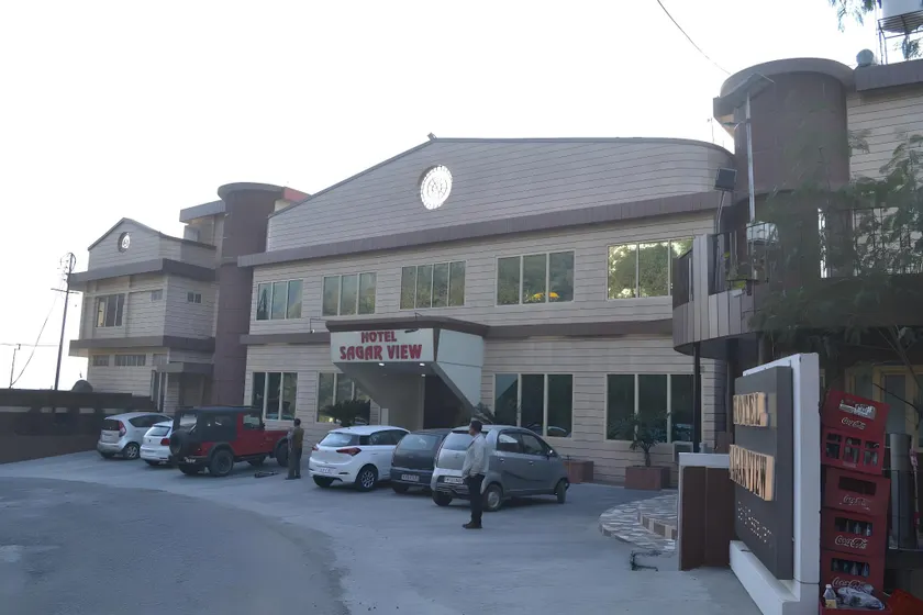Hotel Sagar View - Image 1