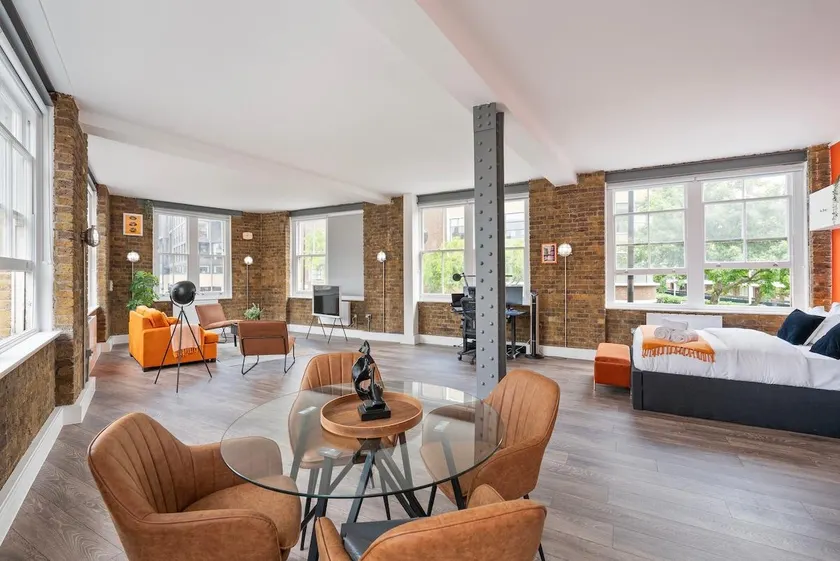 New & Spacious Studio in Old St - Image 1