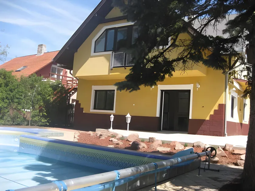 Schieszl Apartments Zamárdi 1 - Image 1