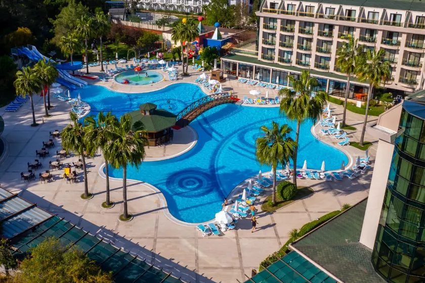 Alder Resort Hotel - Image 1