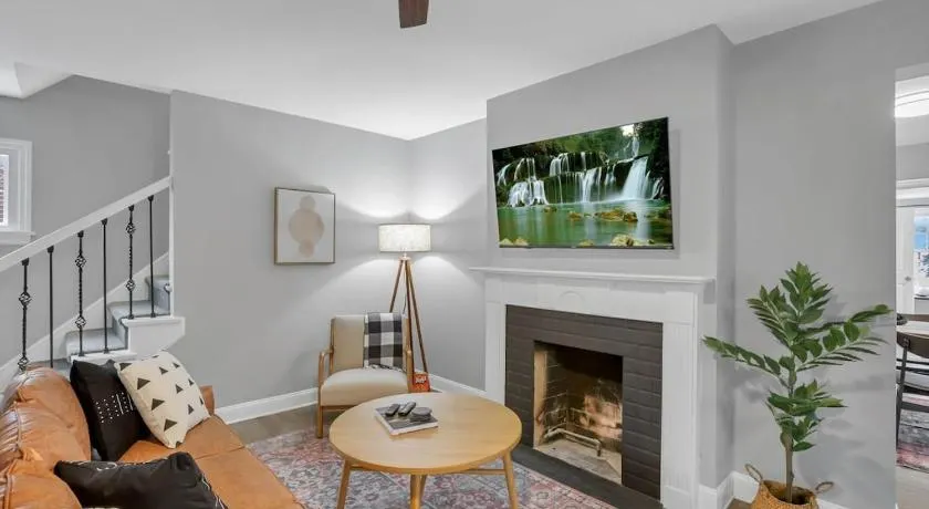 The Huron Charmer-4 BD and Yard - Image 1