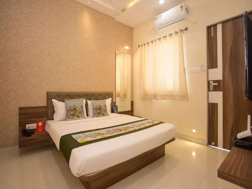 OYO 10939 Hotel Sangam - Image 1