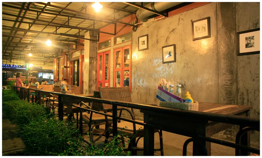 Hometel Hotel - Image 1