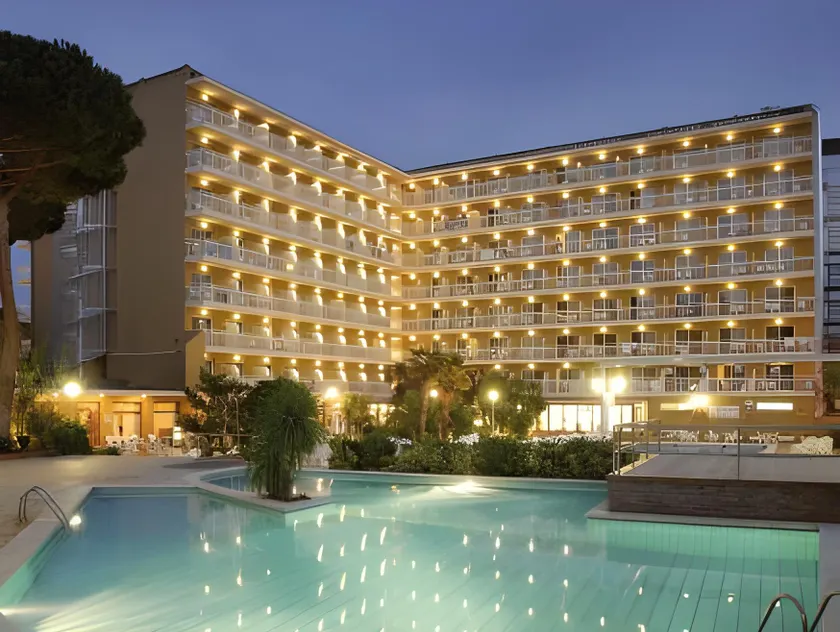 Hotel President - Image 1