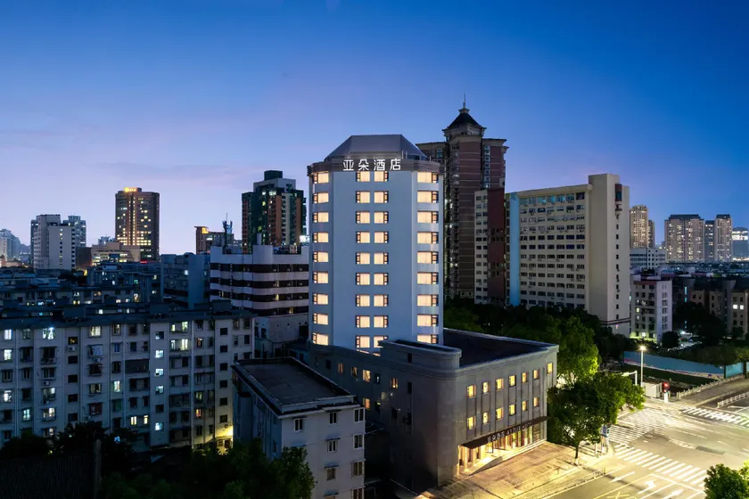 Atour Hotel Ningbo Railway Station Tianyige Moon Lake - Image 1