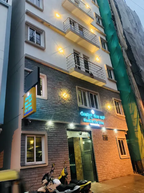 Hotel Ronvix Madiwala - Image 1