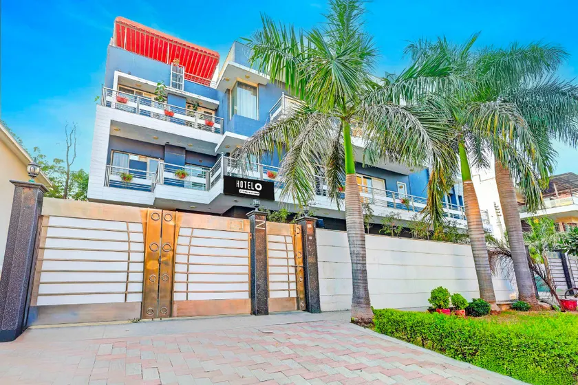 Townhouse Sector 49 Sohna Road - Image 1