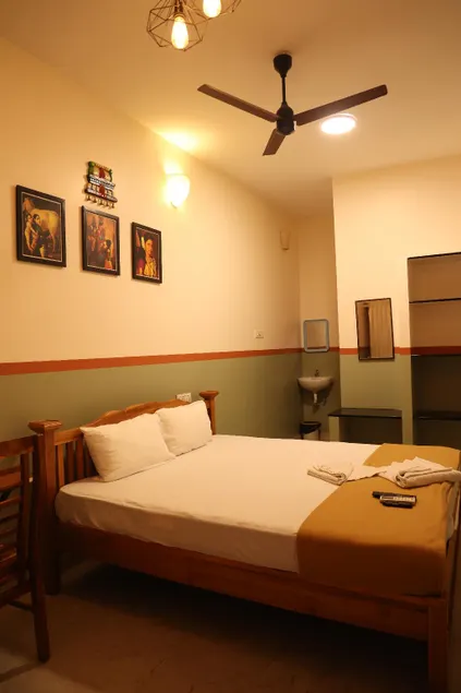 Dwaraka Guest House - Image 1