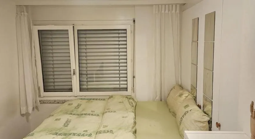 Chambre cosy et lumineuse dans un cadre calme - Image 1