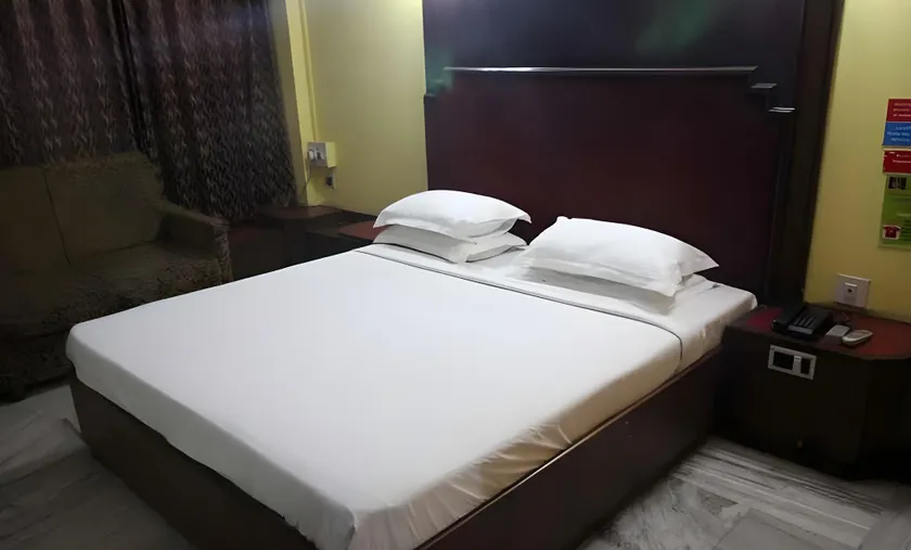 OYO Flagship 810923 Hotel Shiva International - Image 1