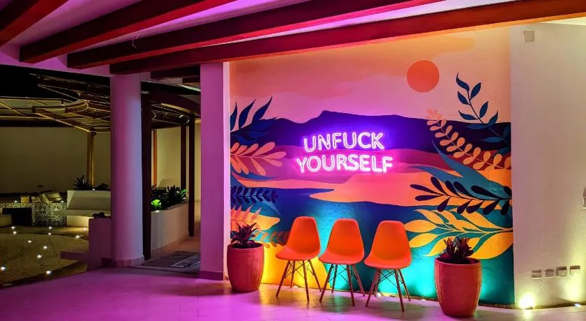 OFF HOSTEL - Image 1