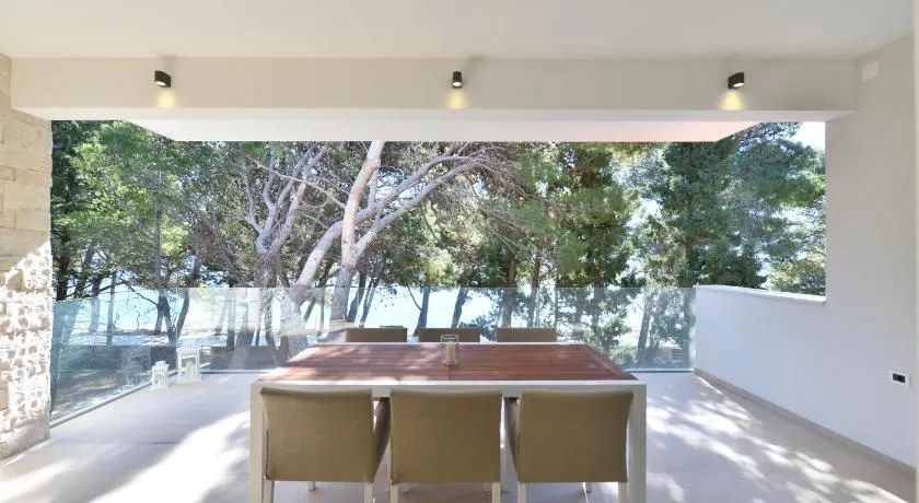 Chiponsky One - 5 stars beachfront property - Image 1