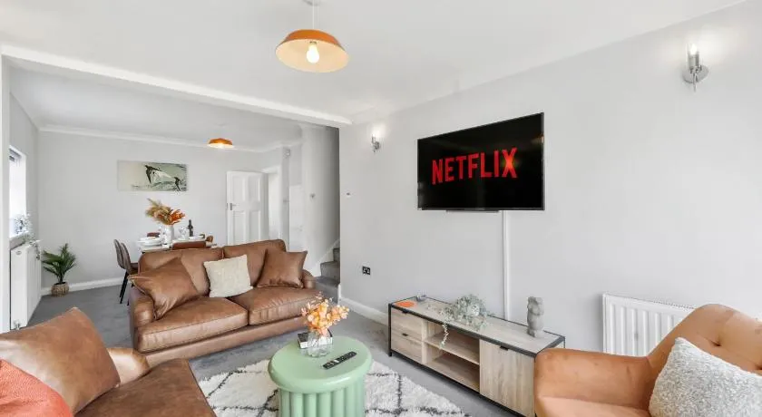 Grab a Deal Today! Massive Home For Contractors & Parking for 4 - Image 1