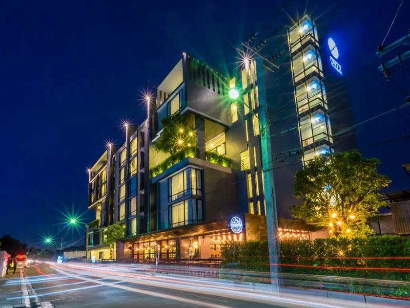 Onix Hotel Bangkok - Image 1