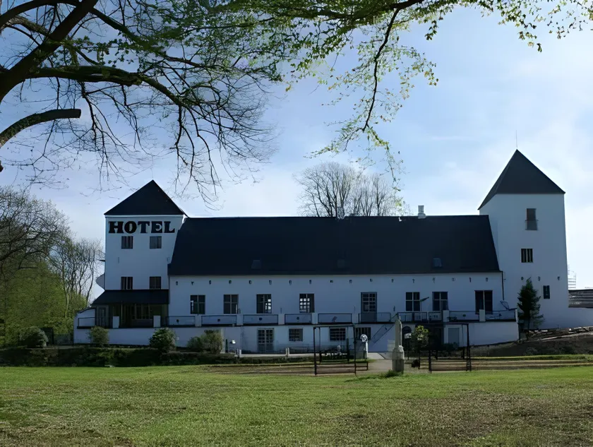 Vraa Slotshotel - Image 1