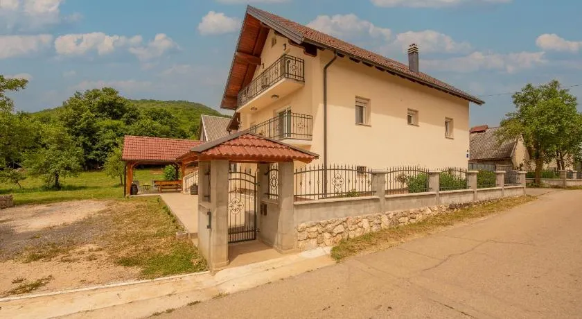 House Rose - Image 1
