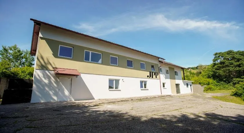 Arbeiterunterkunft in Spielfeld-Straß - Voll ausgestattete Zimmer mit Top-Anbindung - Image 1