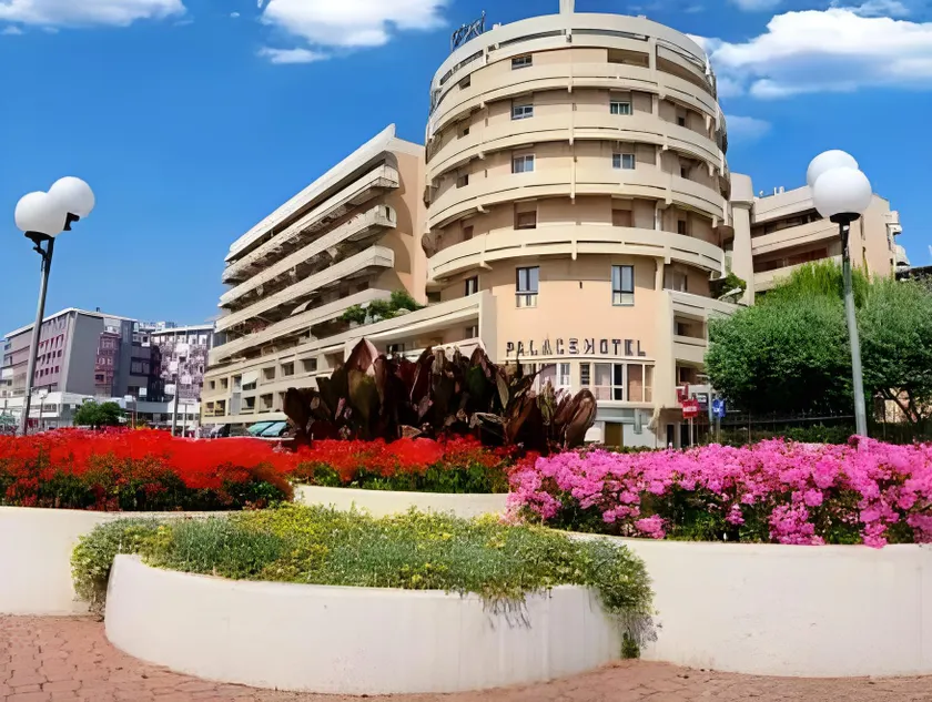 Hotel Palace - Image 1