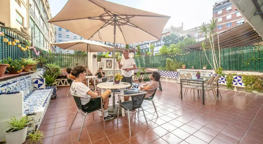 Fabrizzios Terrace Hostel - Image 1