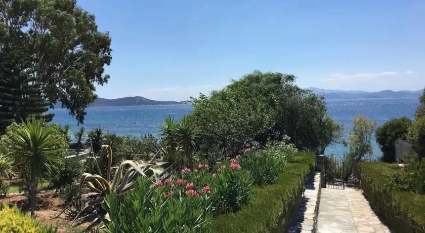Seafront House, Private Beach, Sunset View, Diliso - Image 1