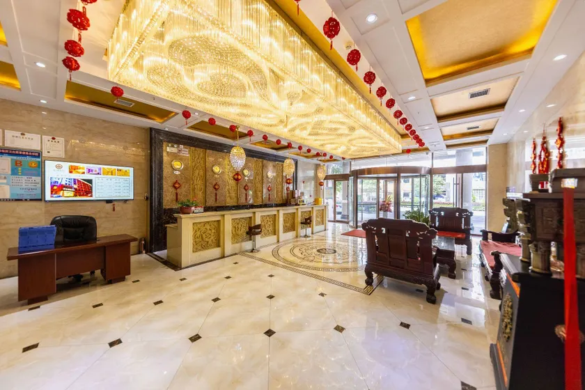 Tuwo Holiday Hotel (Huating Yizhou Avenue Passenger Transport Center Branch) - Image 1
