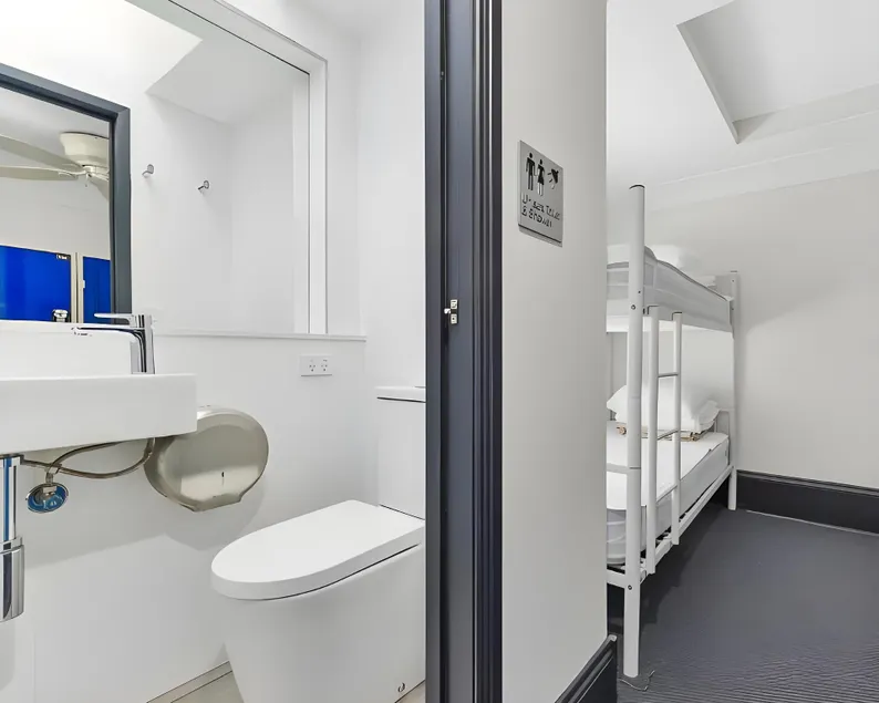 Bunk bed with bathroom for 2 ppl - Image 1