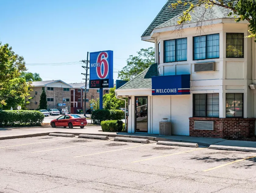 Motel 6-Schiller Park, IL - Chicago O'Hare - Image 1