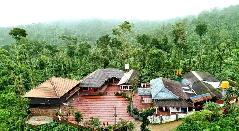 Coffee Crown Homestay - 1km to Falls, Home Food, Estate, Pvt Rooms, Villa, - Image 1