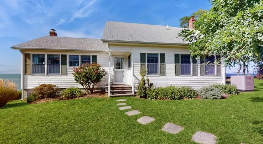 North Fork Waterfront Gem - Image 1