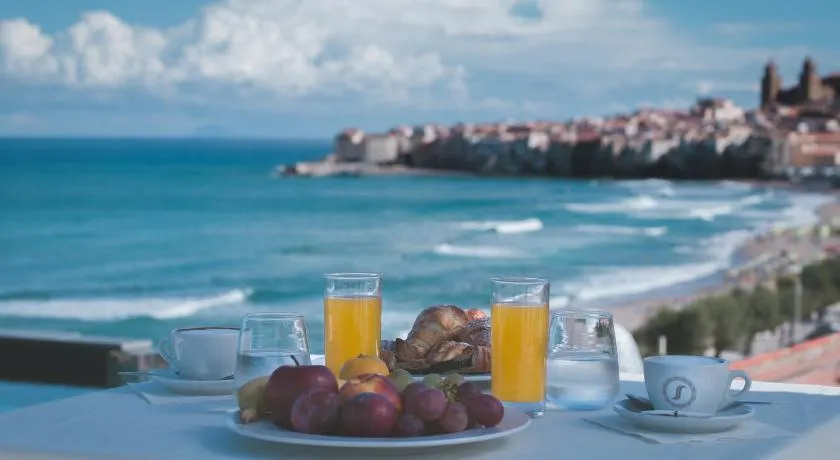 Sunset Hotel - Image 1