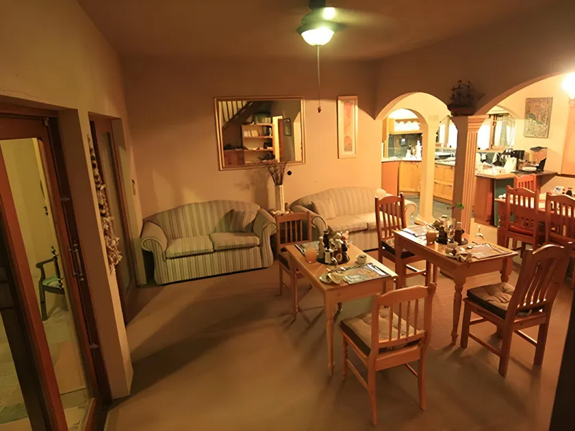 All Seasons Bed And Breakfast - Image 1