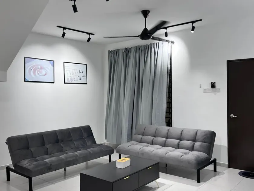 Senai 14pax The Joyous Home Pooltable nr Airport JPO by Ourstay - Image 1
