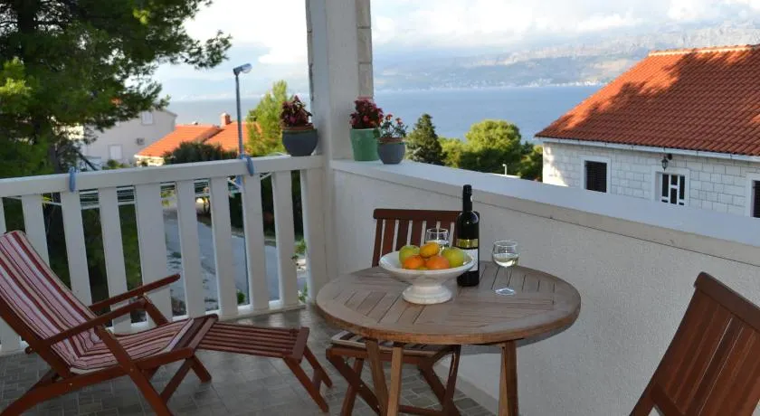 Bellissimo appartamento con griglia, giardino e terrazza | Vista sul giardino - Image 1