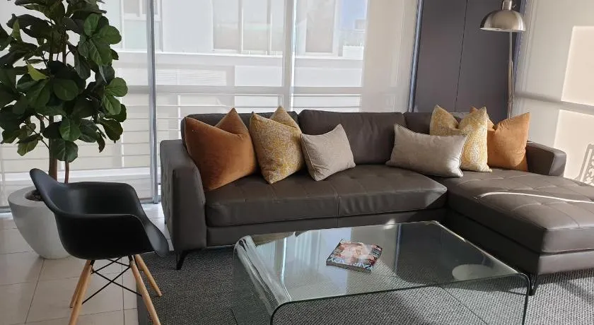 Harbour Bridge Apartments - Image 1