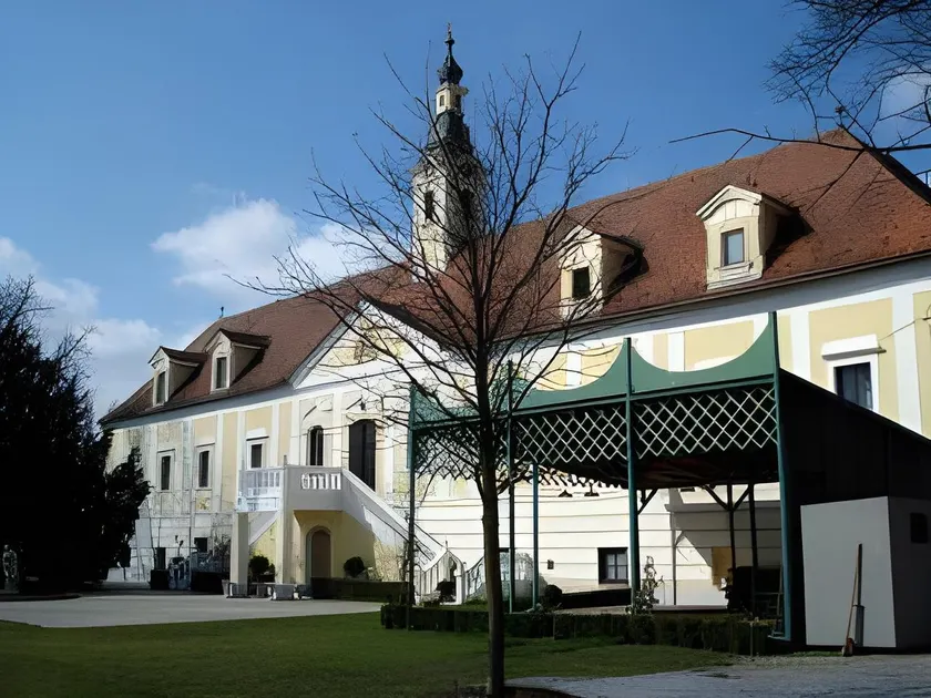 Schloss Haindorf - Image 1