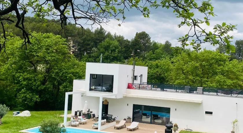 Jacasse Retreat - Elegant Architect Villa Nestled in Provencal Forest - Image 1