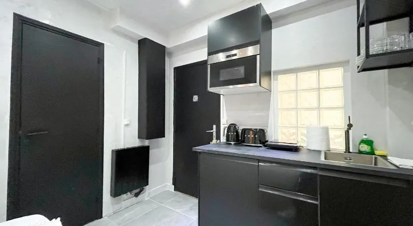 UrbanFlat 11 - Grand Studio Pereire Wagram - Champs-Elysees - Image 1