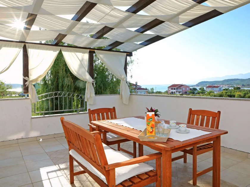 Modern  ground floor apartment with private terrace only 200m from the sea - Image 1